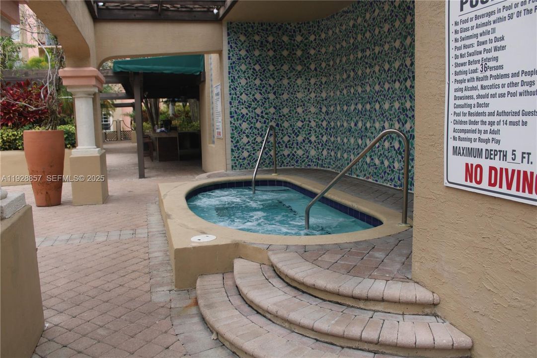 For Rent: $3,000 (2 beds, 2 baths, 1148 Square Feet)