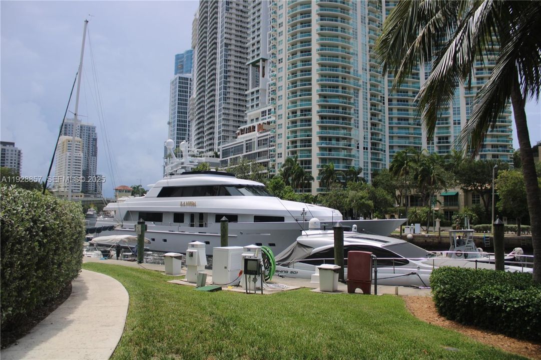 For Rent: $3,000 (2 beds, 2 baths, 1148 Square Feet)