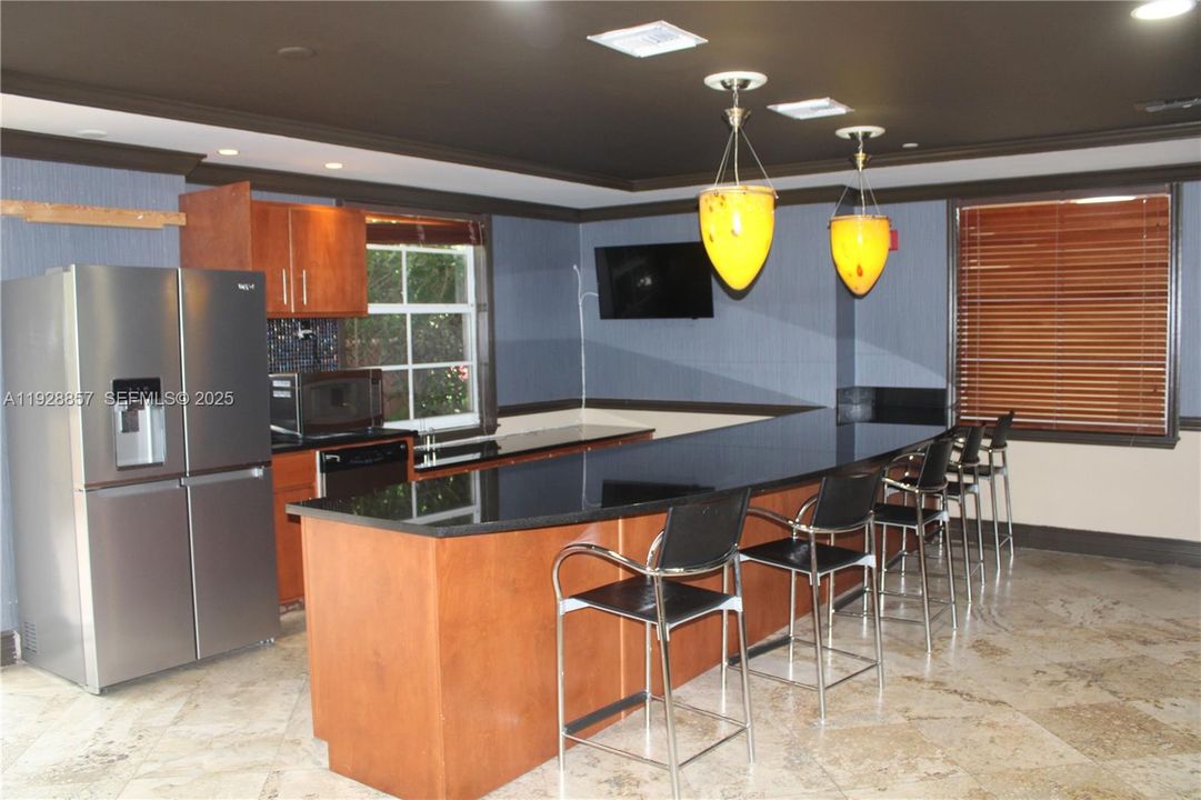 For Rent: $3,000 (2 beds, 2 baths, 1148 Square Feet)