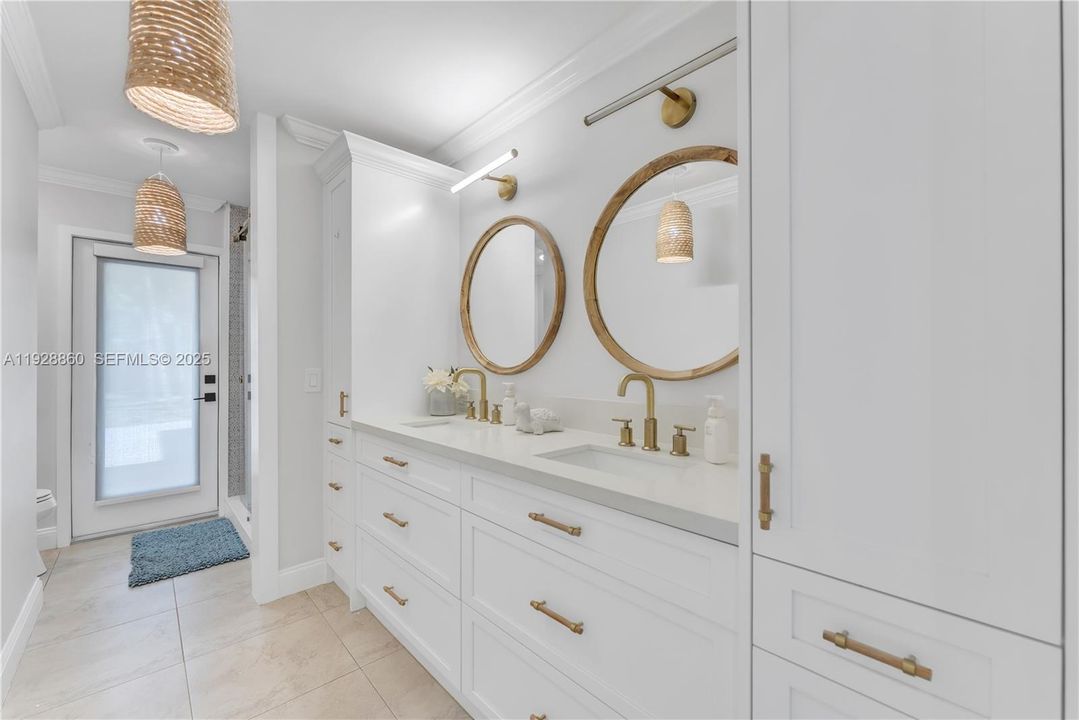 For Sale: $1,390,000 (4 beds, 2 baths, 2592 Square Feet)