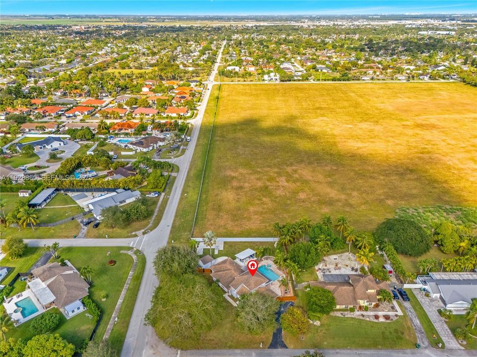 For Sale: $1,390,000 (4 beds, 2 baths, 2592 Square Feet)