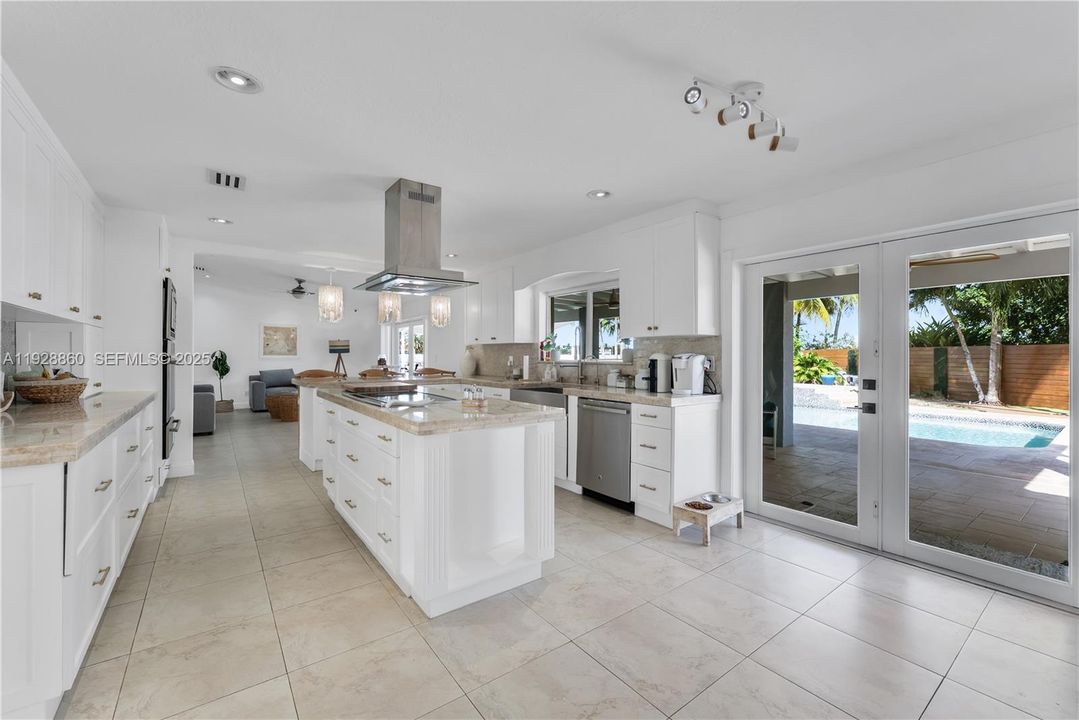 For Sale: $1,390,000 (4 beds, 2 baths, 2592 Square Feet)