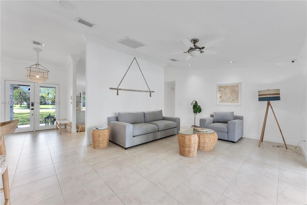 For Sale: $1,390,000 (4 beds, 2 baths, 2592 Square Feet)