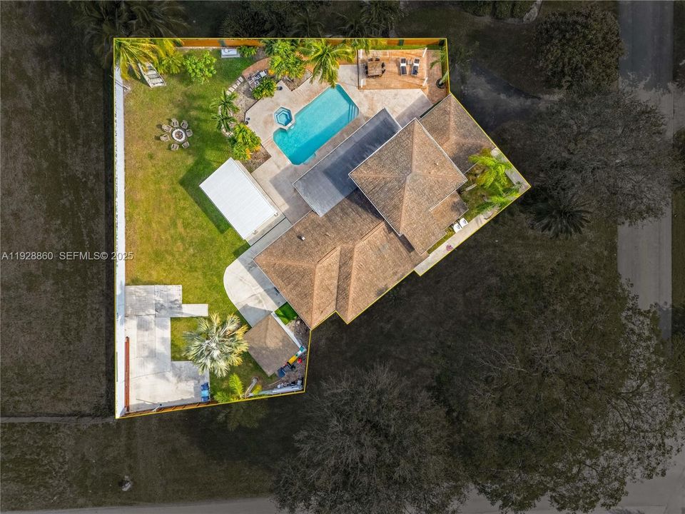 For Sale: $1,390,000 (4 beds, 2 baths, 2592 Square Feet)