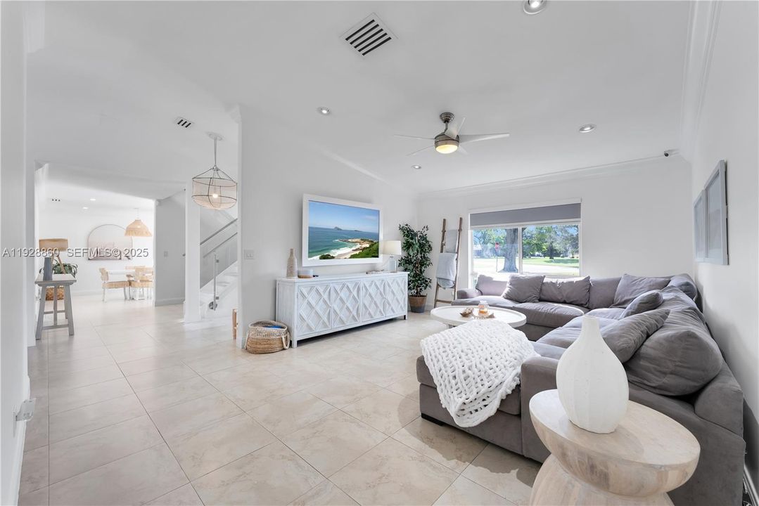 For Sale: $1,390,000 (4 beds, 2 baths, 2592 Square Feet)