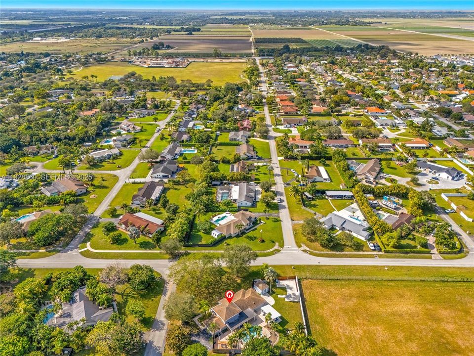 For Sale: $1,390,000 (4 beds, 2 baths, 2592 Square Feet)