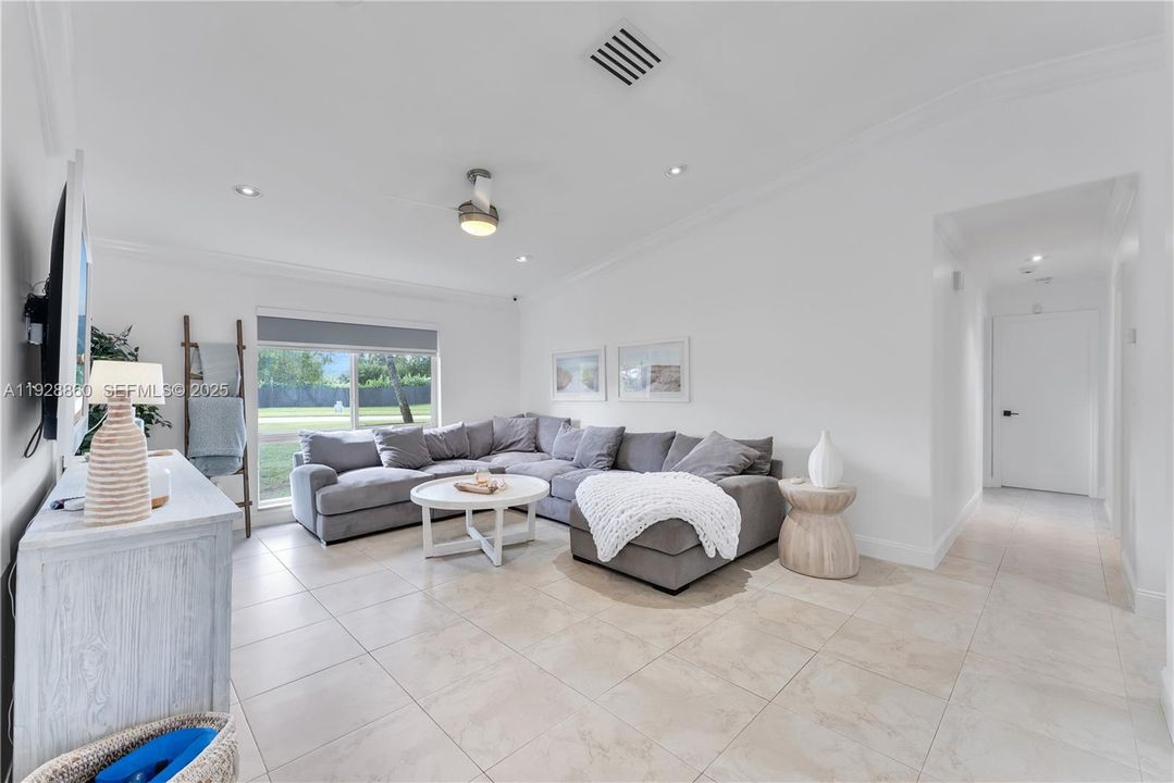 For Sale: $1,390,000 (4 beds, 2 baths, 2592 Square Feet)