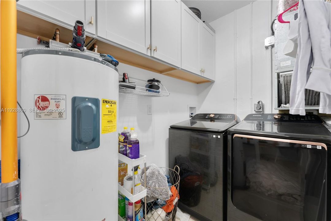 For Sale: $1,390,000 (4 beds, 2 baths, 2592 Square Feet)