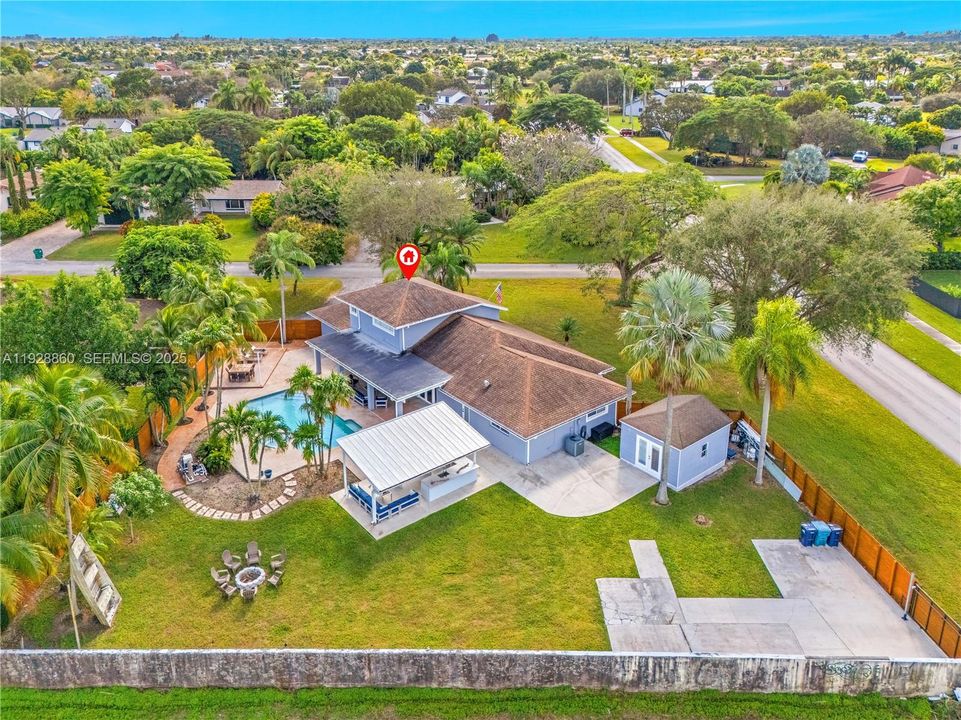 For Sale: $1,390,000 (4 beds, 2 baths, 2592 Square Feet)