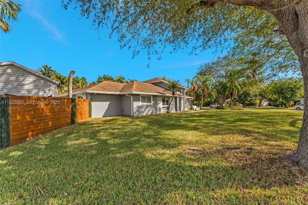 For Sale: $1,390,000 (4 beds, 2 baths, 2592 Square Feet)