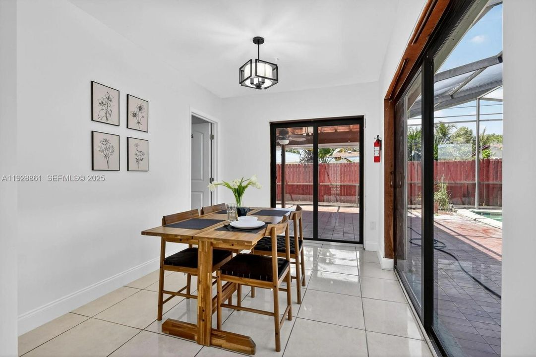 На продажу: $699,000 (3 спален, 2 ванн, 1994 Квадратных фут)