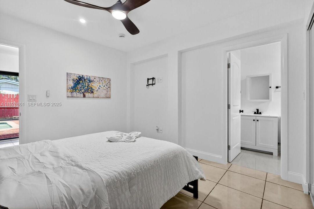 На продажу: $699,000 (3 спален, 2 ванн, 1994 Квадратных фут)