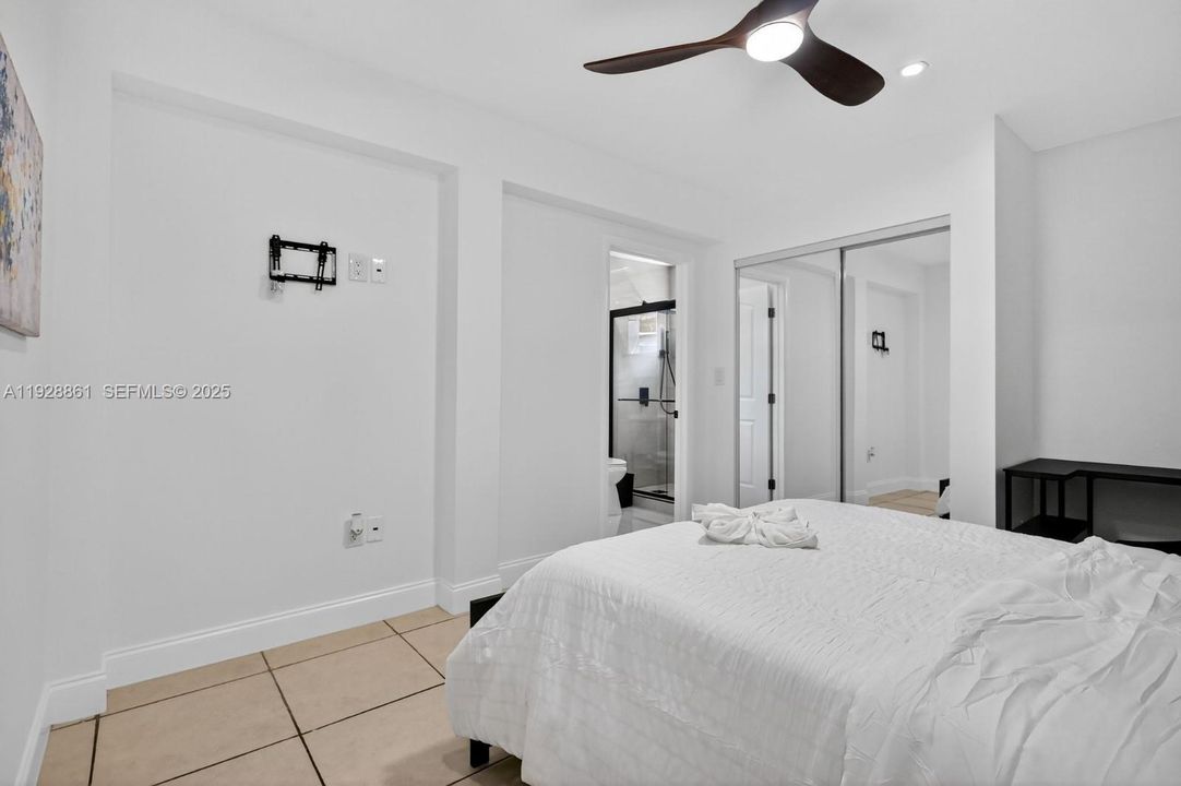 На продажу: $699,000 (3 спален, 2 ванн, 1994 Квадратных фут)