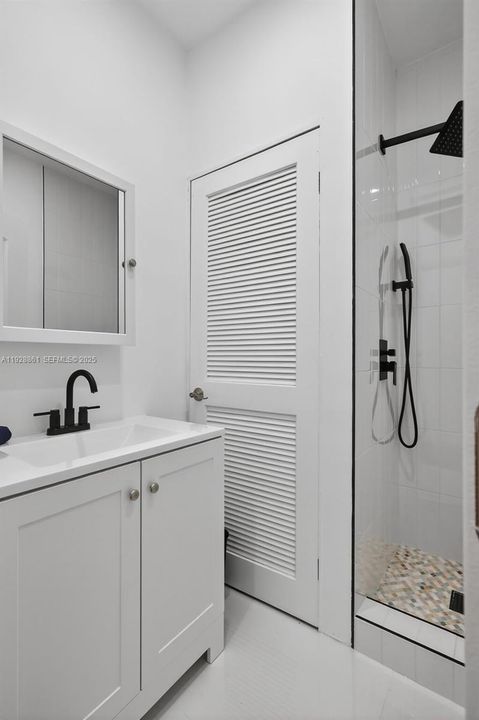 На продажу: $699,000 (3 спален, 2 ванн, 1994 Квадратных фут)