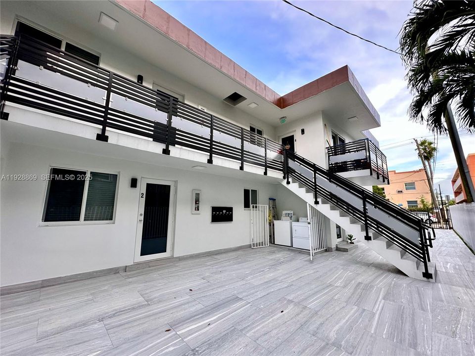 В аренду: $2,400 (2 спален, 1 ванн, 620 Квадратных фут)