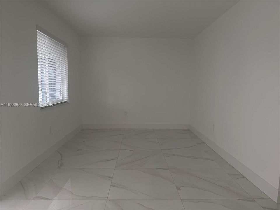 В аренду: $2,400 (2 спален, 1 ванн, 620 Квадратных фут)