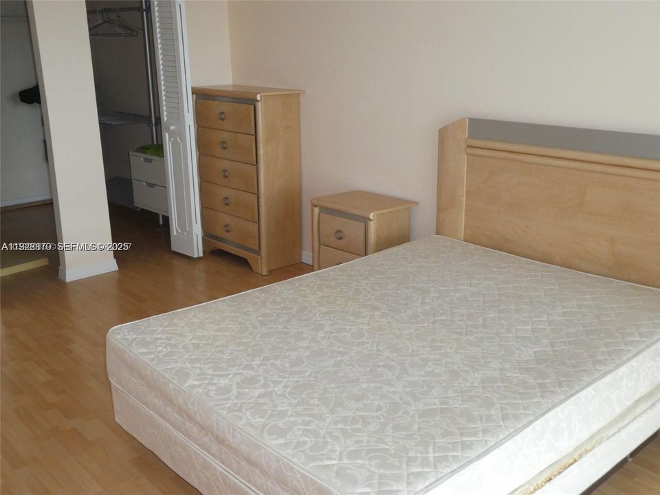 На продажу: $299,000 (2 спален, 2 ванн, 1130 Квадратных фут)