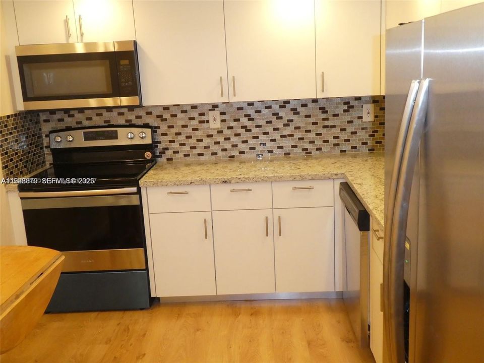 На продажу: $299,000 (2 спален, 2 ванн, 1130 Квадратных фут)