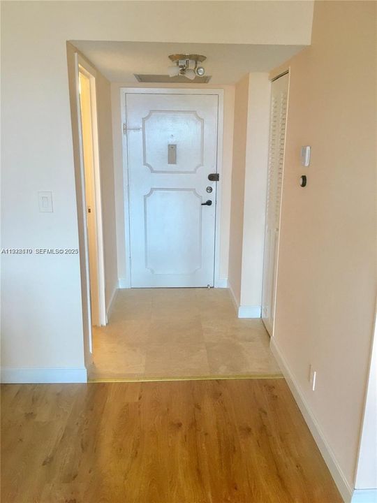 На продажу: $299,000 (2 спален, 2 ванн, 1130 Квадратных фут)