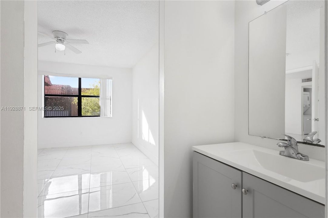 待售: $310,000 (3 贝兹, 2 浴室, 980 平方英尺)