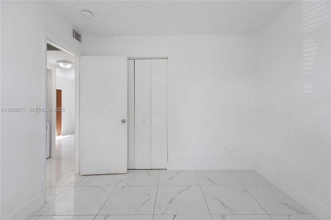 待售: $310,000 (3 贝兹, 2 浴室, 980 平方英尺)