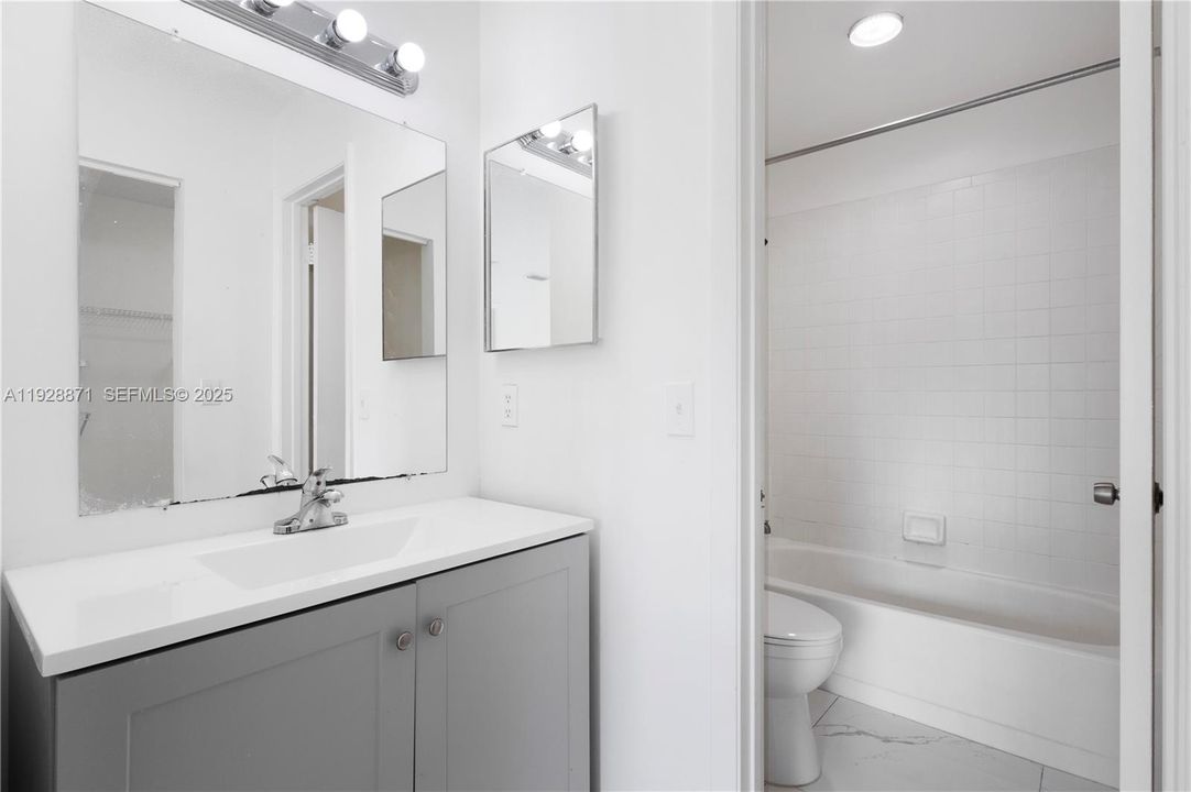 待售: $310,000 (3 贝兹, 2 浴室, 980 平方英尺)