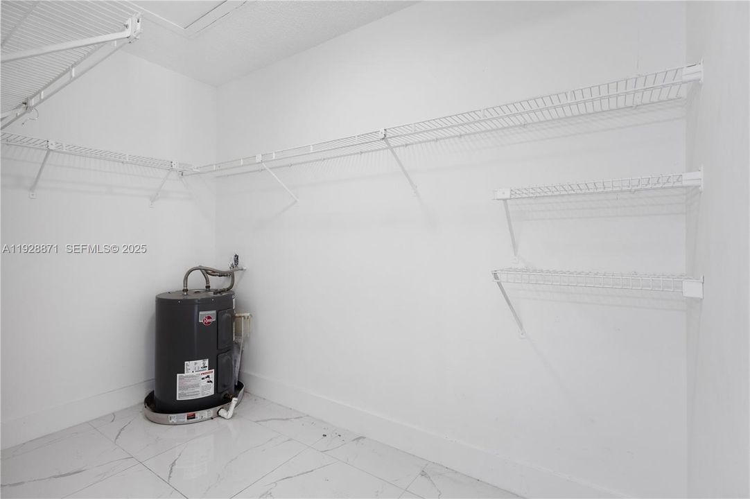 待售: $310,000 (3 贝兹, 2 浴室, 980 平方英尺)