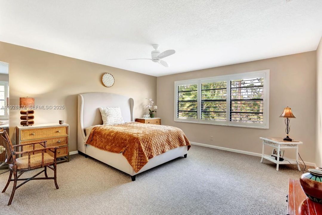 待售: $165,000 (1 贝兹, 1 浴室, 1005 平方英尺)