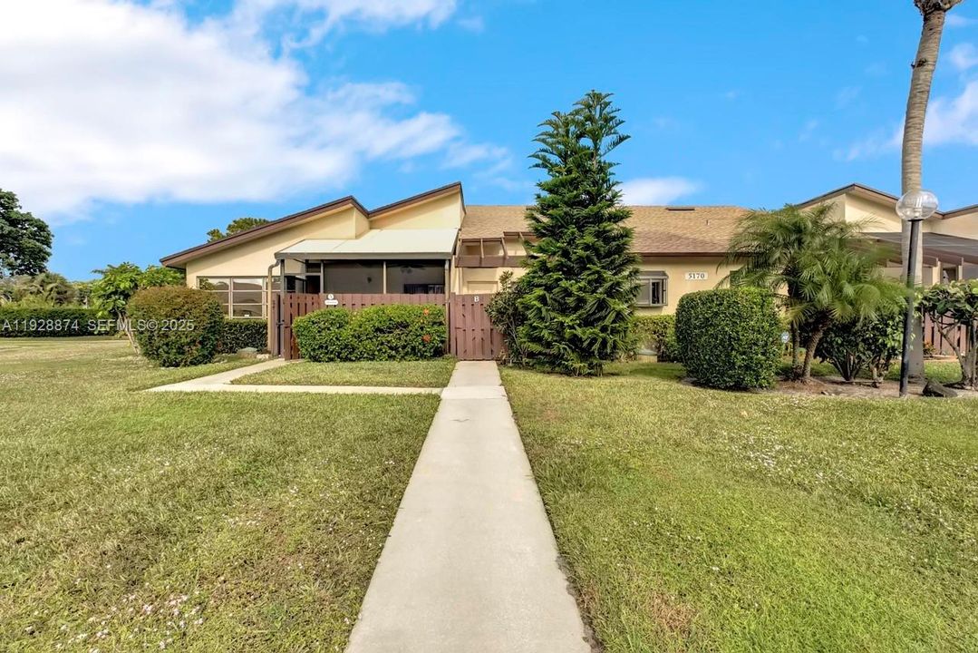 待售: $165,000 (1 贝兹, 1 浴室, 1005 平方英尺)