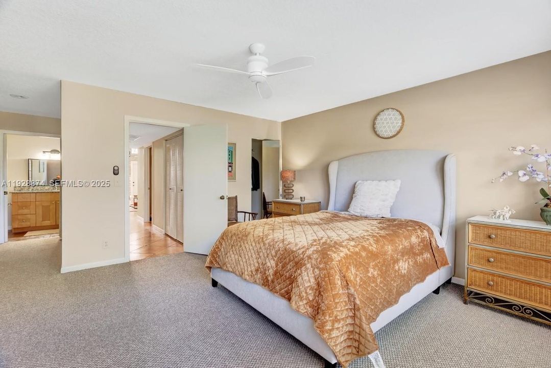 待售: $165,000 (1 贝兹, 1 浴室, 1005 平方英尺)