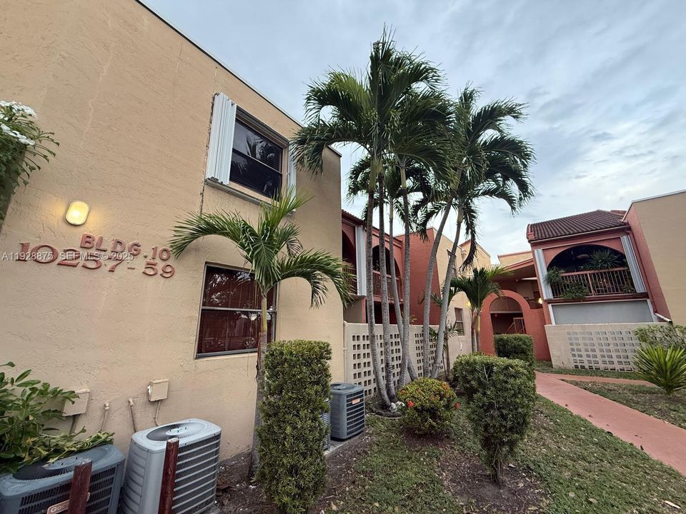 В аренду: $1,800 (2 спален, 2 ванн, 1000 Квадратных фут)