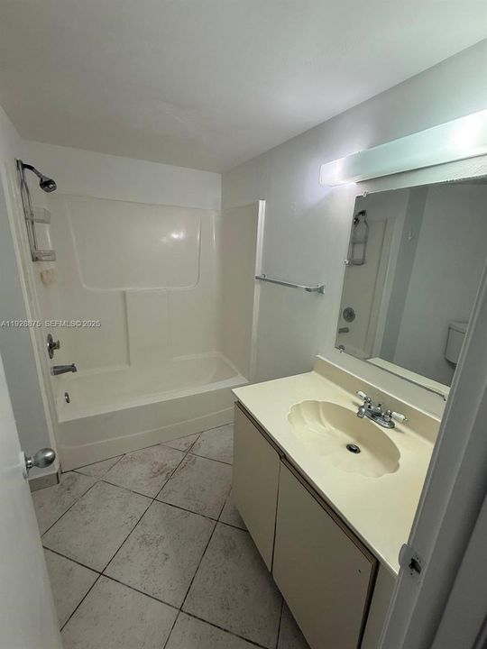 В аренду: $1,800 (2 спален, 2 ванн, 1000 Квадратных фут)