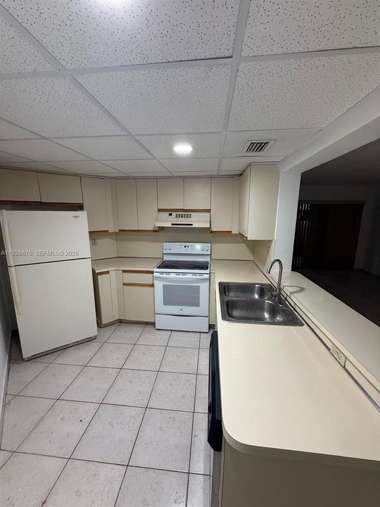 В аренду: $1,800 (2 спален, 2 ванн, 1000 Квадратных фут)