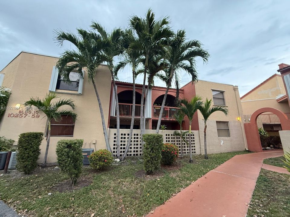 В аренду: $1,800 (2 спален, 2 ванн, 1000 Квадратных фут)