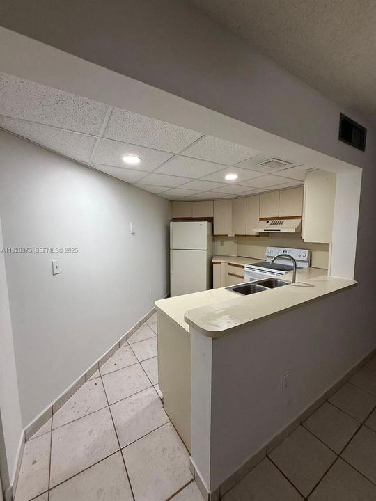 В аренду: $1,800 (2 спален, 2 ванн, 1000 Квадратных фут)