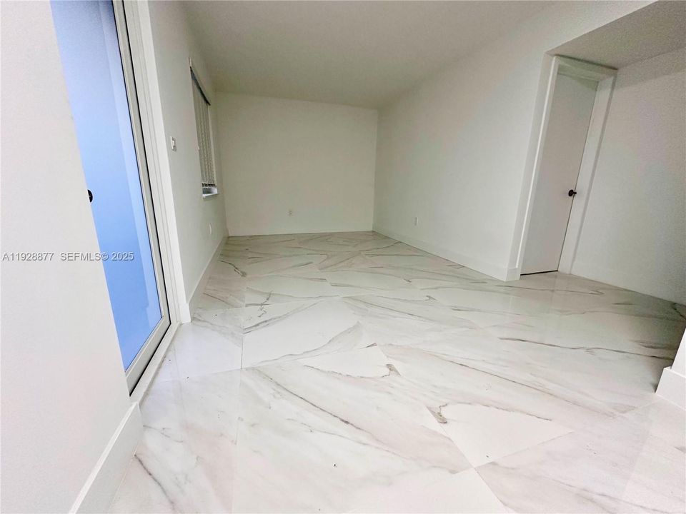 В аренду: $2,400 (2 спален, 1 ванн, 620 Квадратных фут)