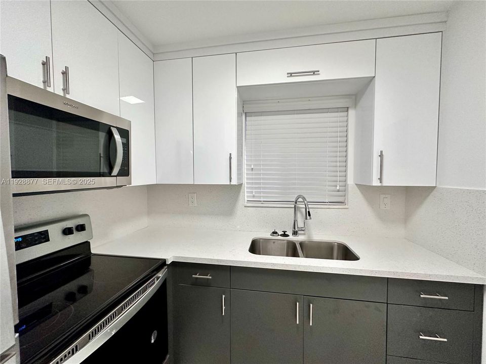 В аренду: $2,400 (2 спален, 1 ванн, 620 Квадратных фут)