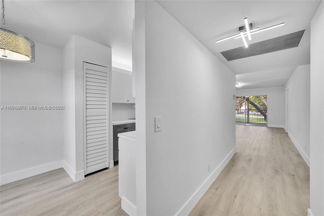 For Rent: $2,400 (2 beds, 2 baths, 1100 Square Feet)