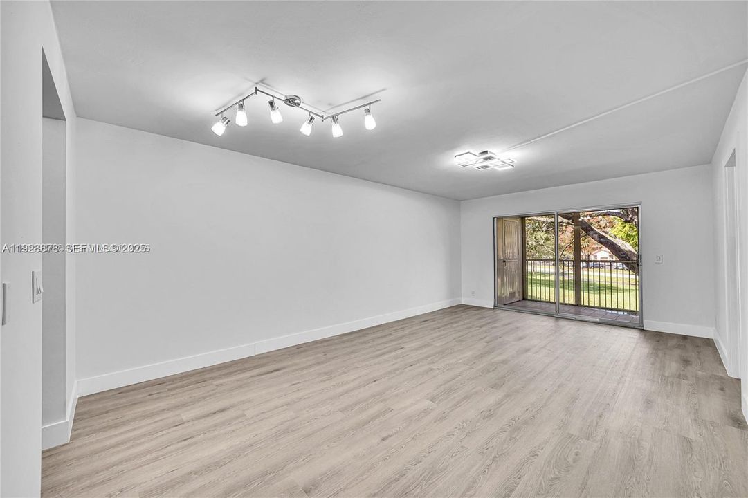 For Rent: $2,400 (2 beds, 2 baths, 1100 Square Feet)