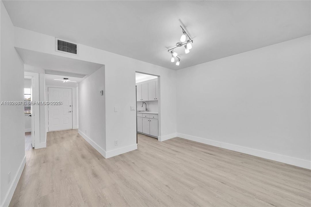 For Rent: $2,400 (2 beds, 2 baths, 1100 Square Feet)