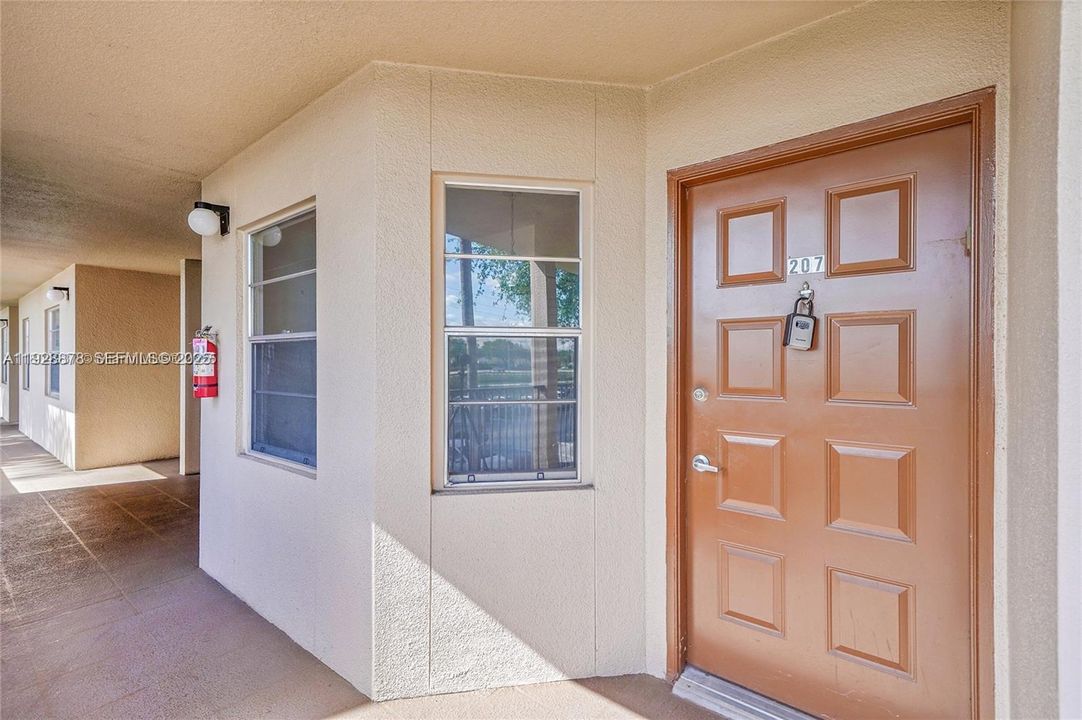 For Rent: $2,400 (2 beds, 2 baths, 1100 Square Feet)