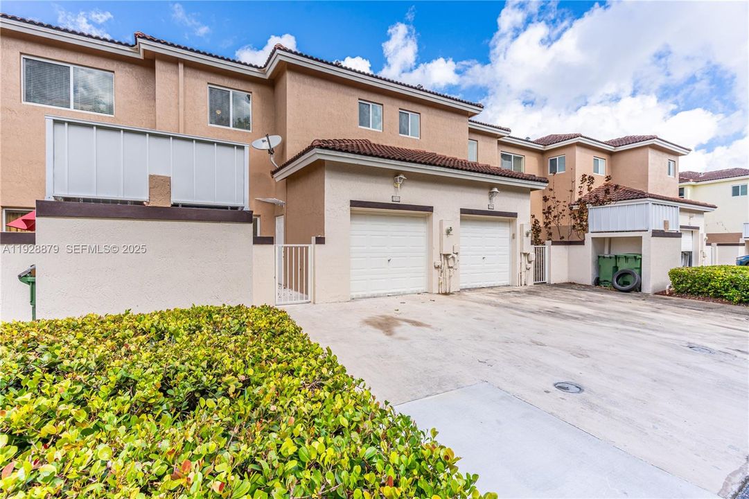 For Rent: $2,250 (2 beds, 2 baths, 1431 Square Feet)