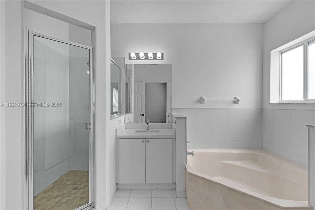 For Rent: $2,250 (2 beds, 2 baths, 1431 Square Feet)