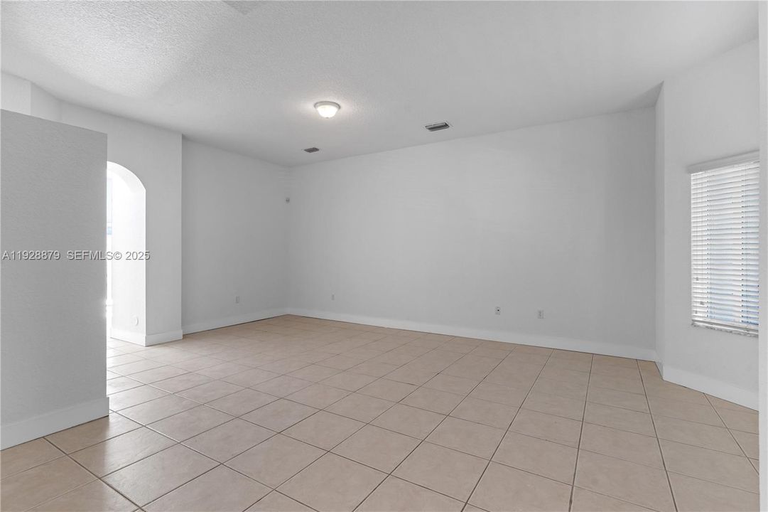 For Rent: $2,250 (2 beds, 2 baths, 1431 Square Feet)