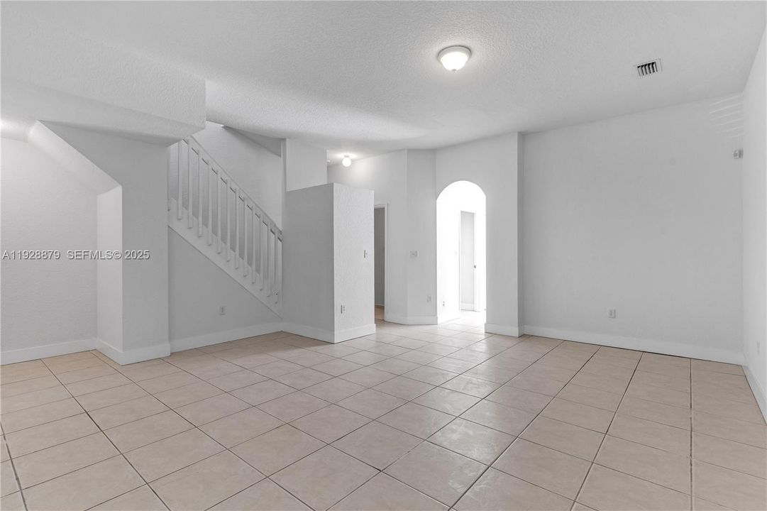 For Rent: $2,250 (2 beds, 2 baths, 1431 Square Feet)