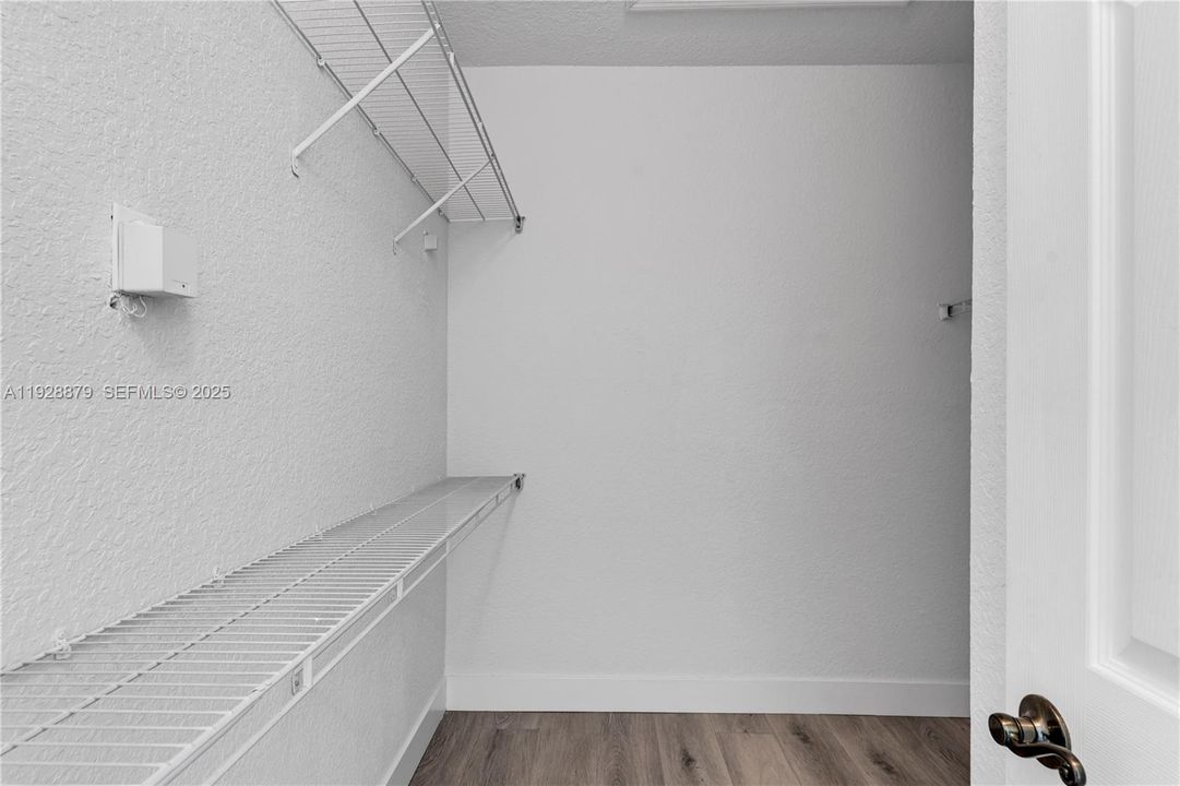 For Rent: $2,250 (2 beds, 2 baths, 1431 Square Feet)