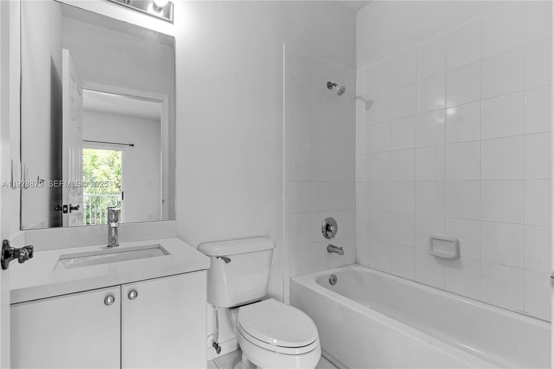 For Rent: $2,250 (2 beds, 2 baths, 1431 Square Feet)