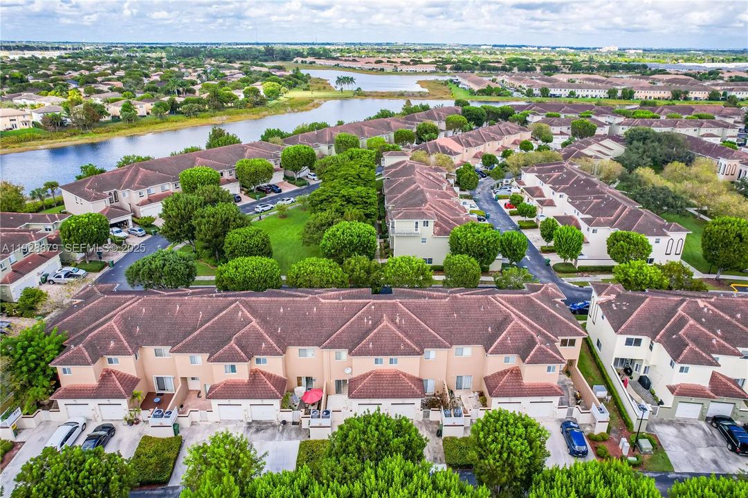 For Rent: $2,250 (2 beds, 2 baths, 1431 Square Feet)