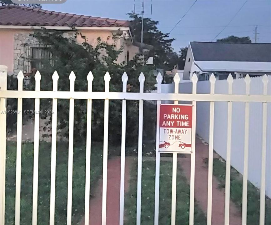 В аренду: $1,800 (2 спален, 1 ванн, 2214 Квадратных фут)