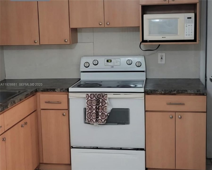 В аренду: $1,800 (2 спален, 1 ванн, 2214 Квадратных фут)